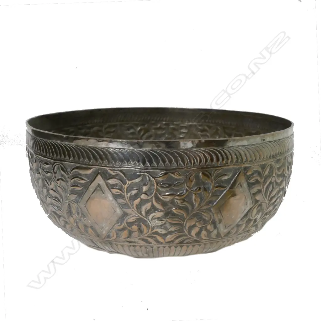 A South East Asian silver bowl Image 1++