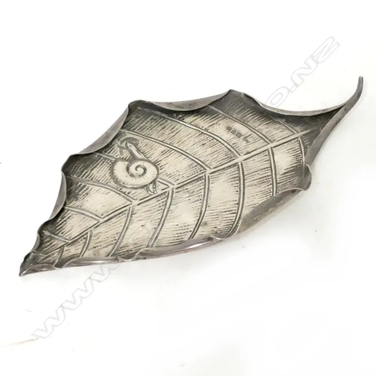 A small Edwardian silver leaf shaped dish Image 1++