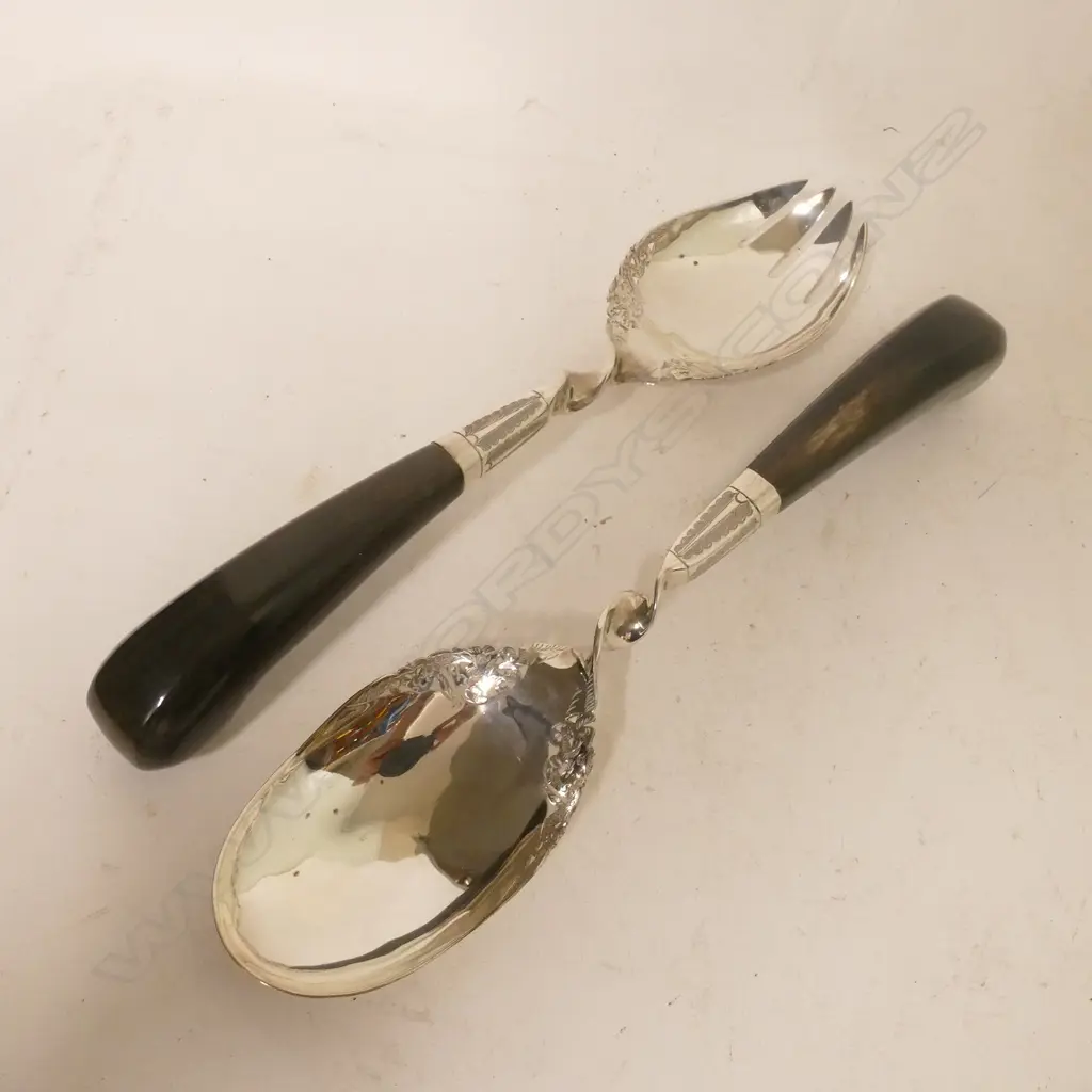 A pair of Thai silver servers Image 1++