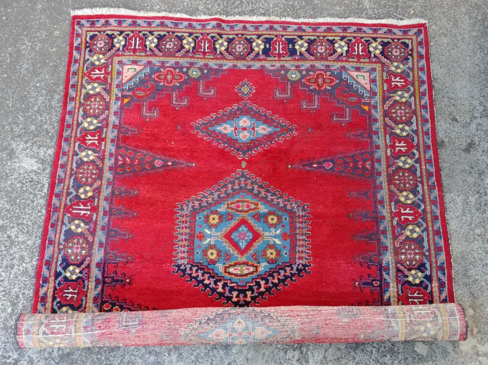 A hand knotted Persian Hamadan rug Image 1++