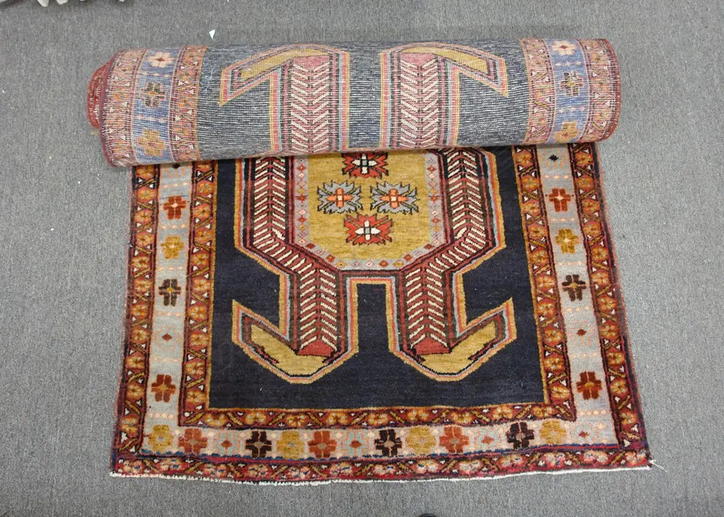 A hand knotted Persian Hamadan Saveh runner Image 1++