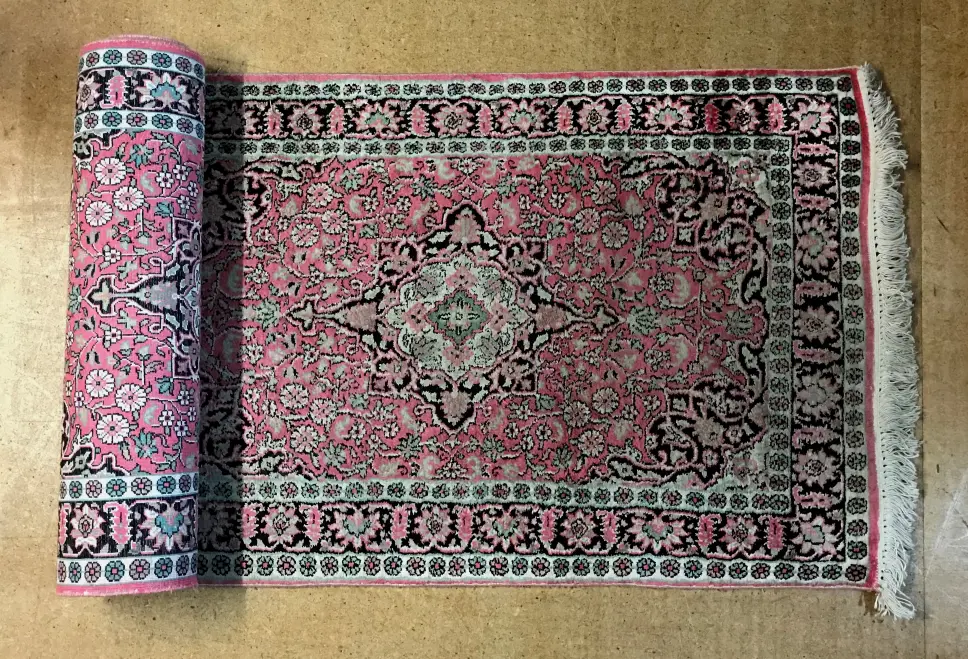 A finely knotted Persian runner Image 1++