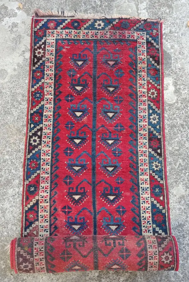 A small hand knotted Turkish runner Image 1++