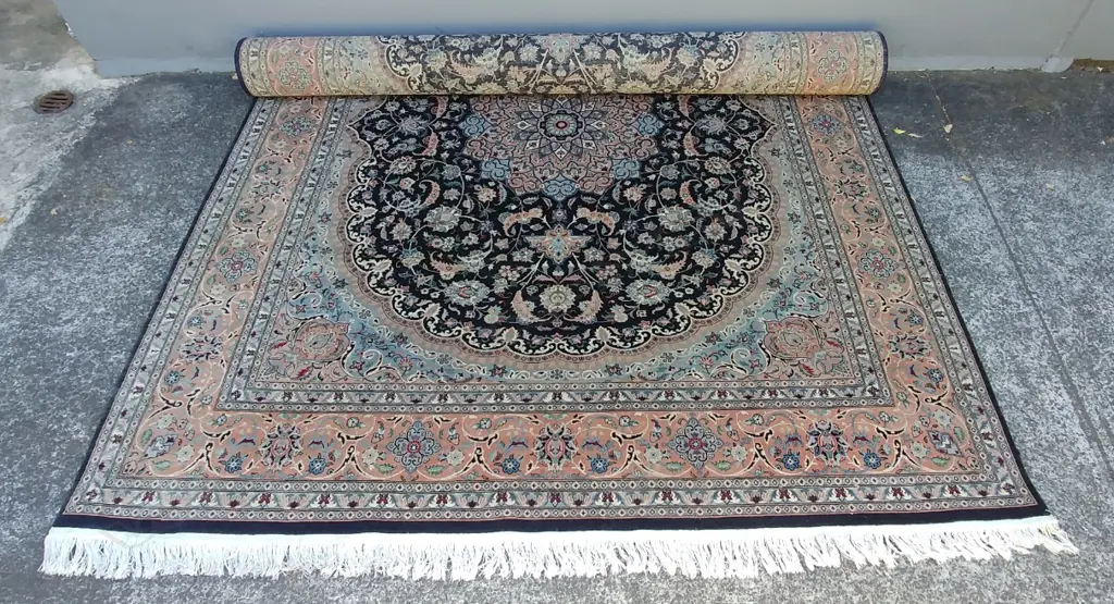 A large finely knotted Persian Tabriz carpet Image 1++