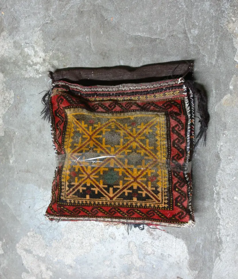 A pair of vintage Persian saddle bags Image 1++