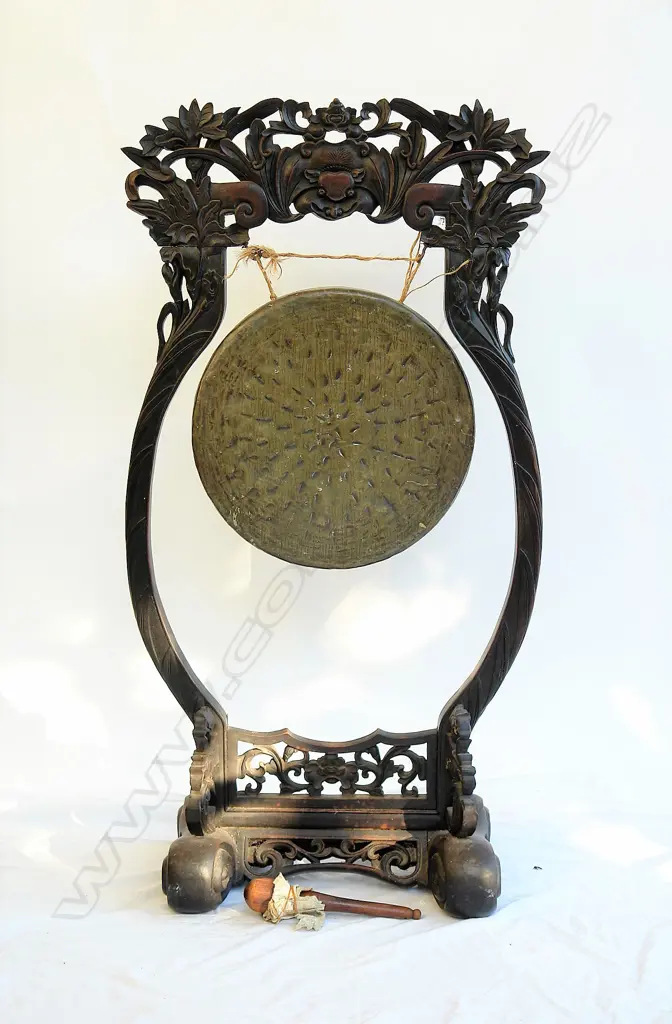 An old Oriental carved framed standing brass gong Image 1++