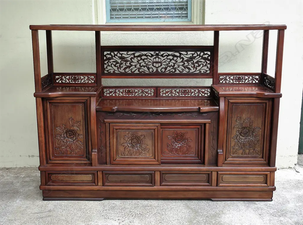 A quality Chinese rosewood display cabinet Image 1++