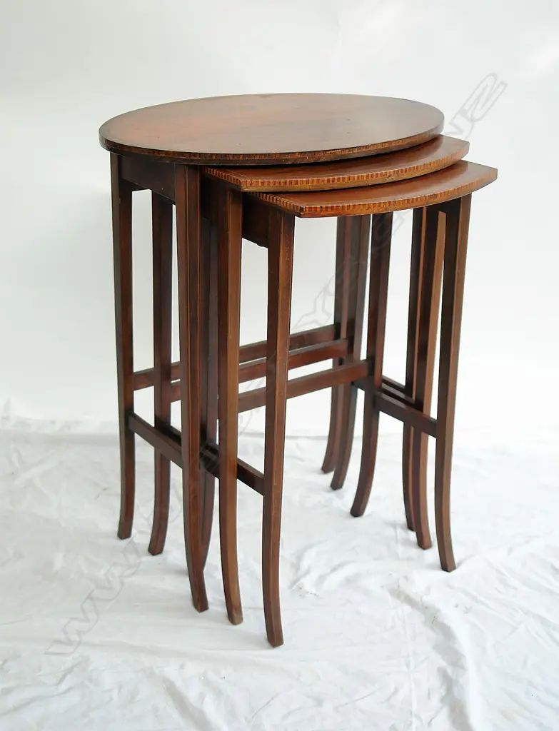 An Edwardian mahogany Sheraton Revival nest of tables Image 1++