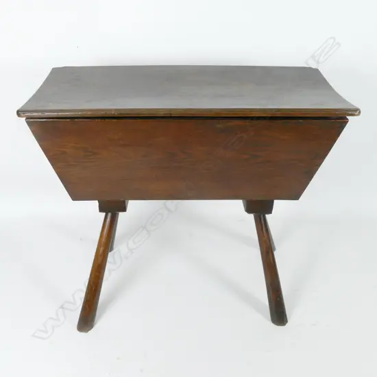 A Georgian elm dough bin