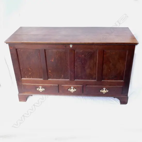 A Georgian oak mule chest with a plain top
