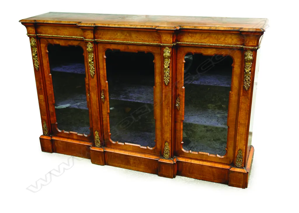 A good Victorian burr walnut breakfront credenza Image 1++