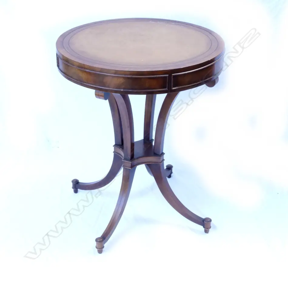 A small mahogany drum top centre table Image 1++