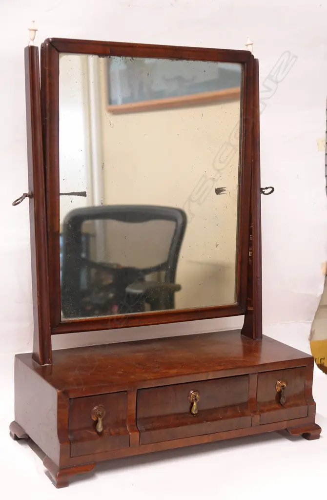A George III flame mahogany toilet swing mirror Image 1++