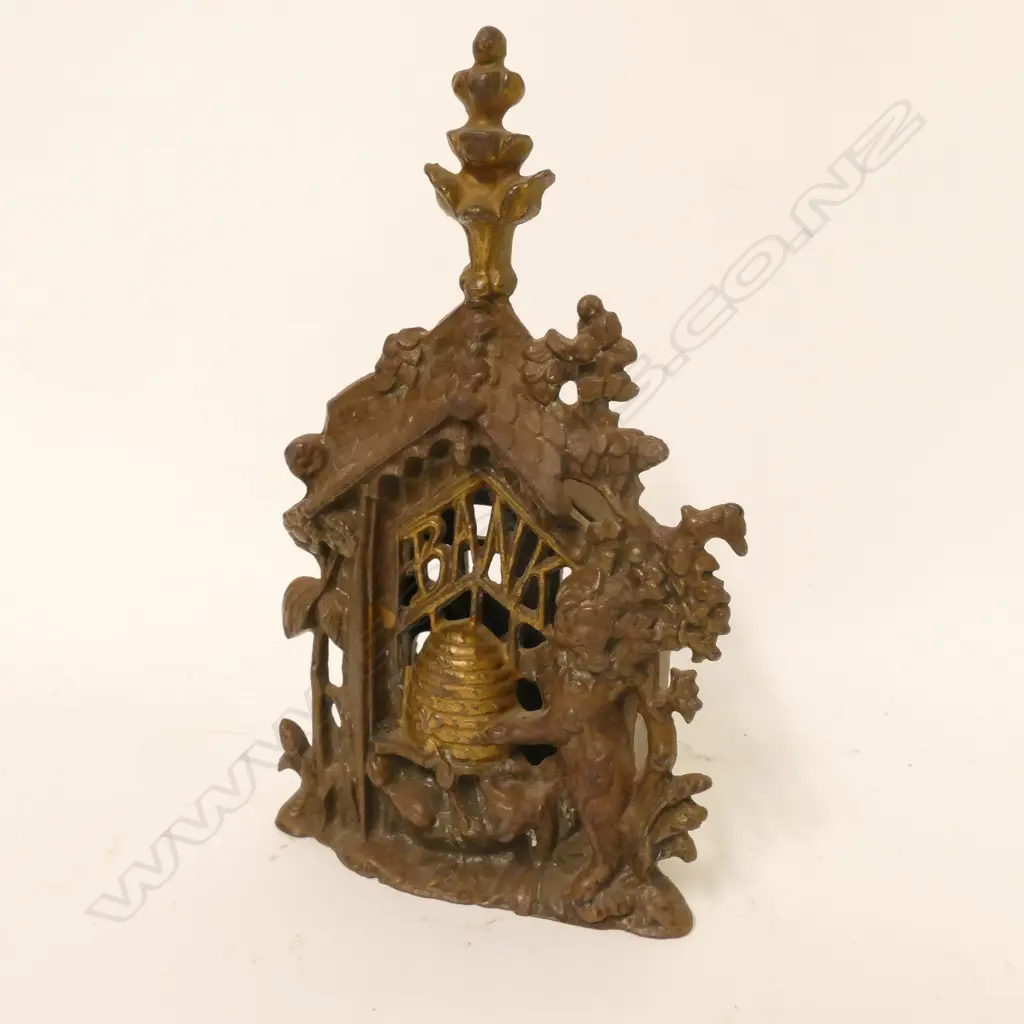 A vintage cast iron money box Image 1++
