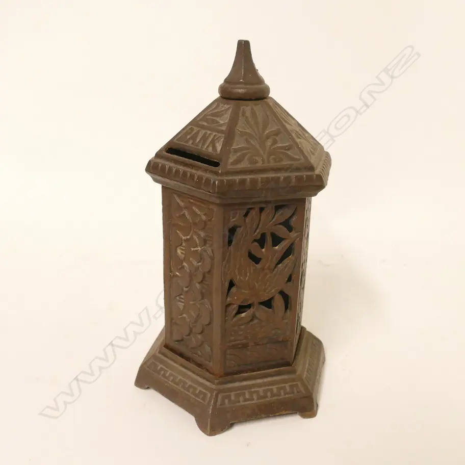 A vintage cast iron money box in the form of a Victorian post box Image 1++