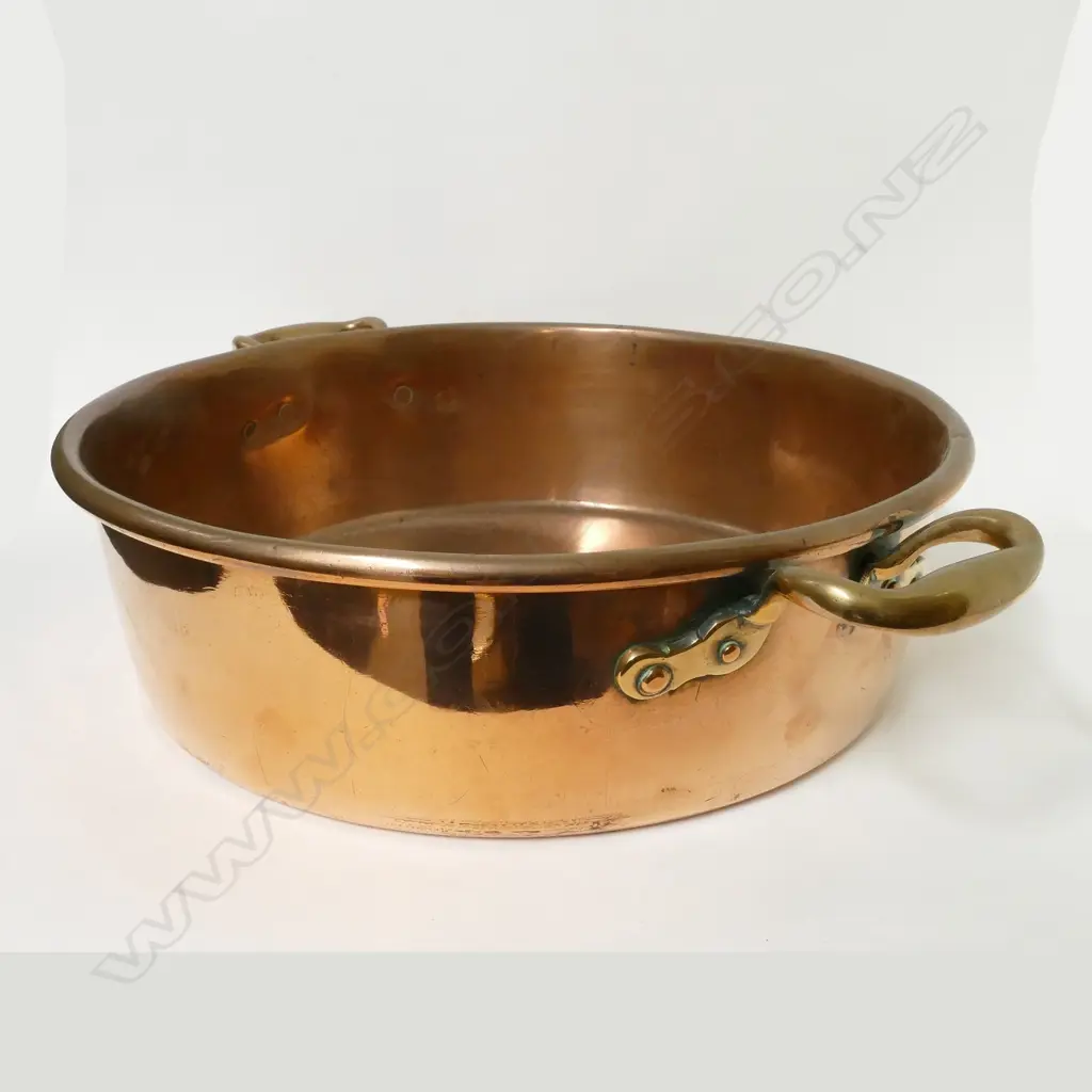 A lage heavy Victorian copper jam pan Image 1++