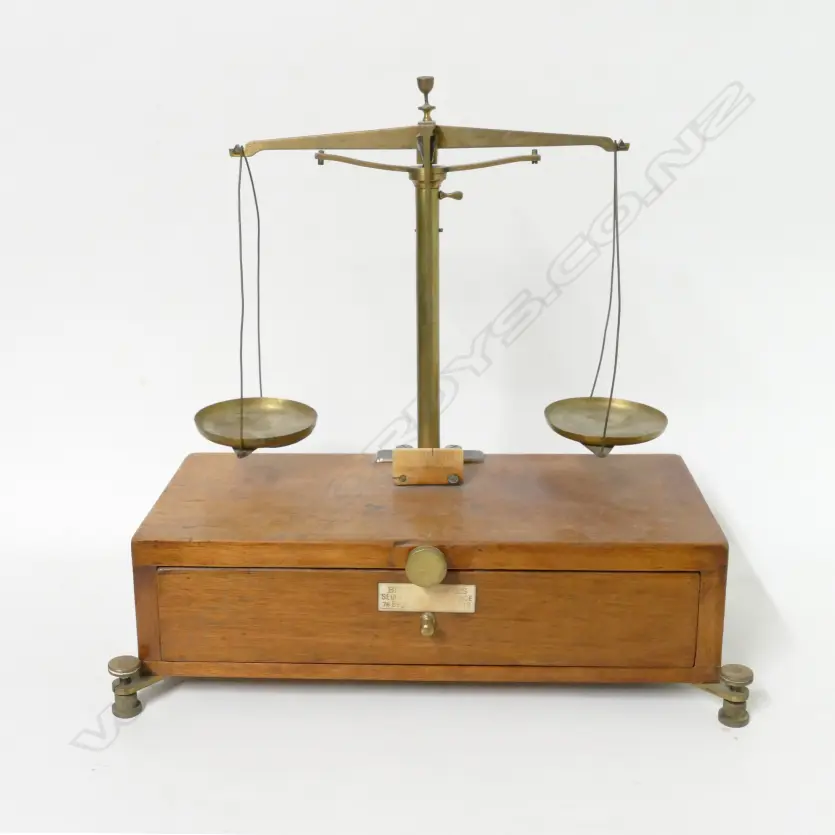 An antique set of balance scales Image 1++