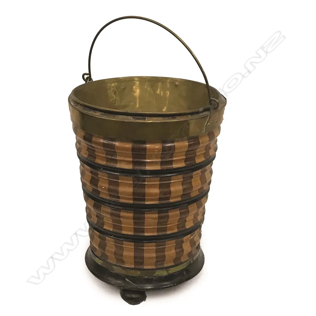 A Dutch laminated and turned wood bucket Image 1++