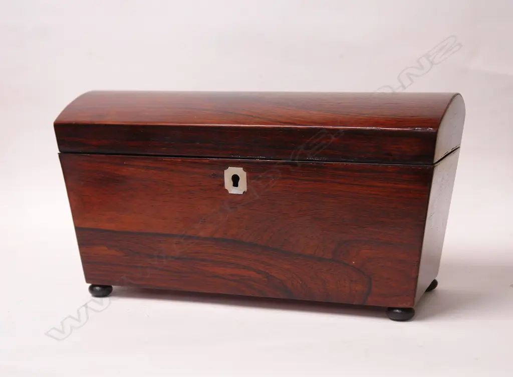 A Regency rosewood tea caddy Image 1++