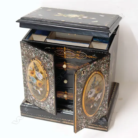 A Victorian black lacquer jewel chest