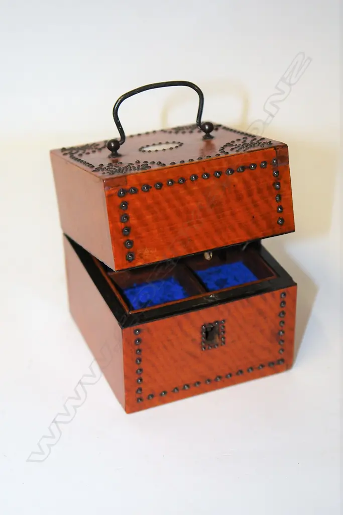 A small 19thC jewel box Image 1++