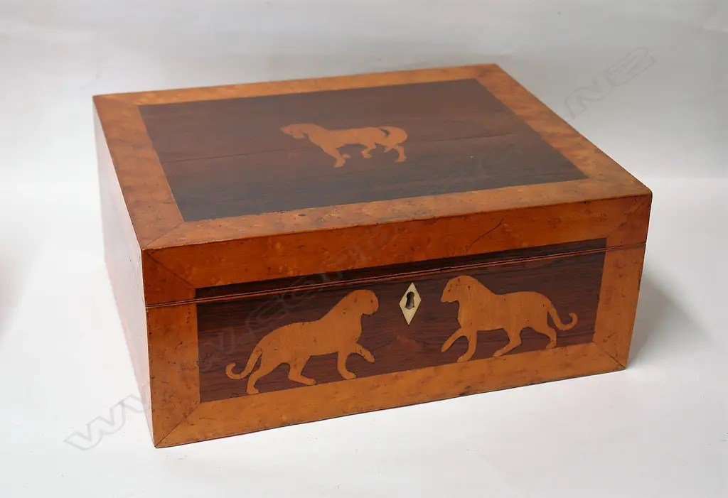 A Victorian rosewood and birdseye maple jewel/work box Image 1++