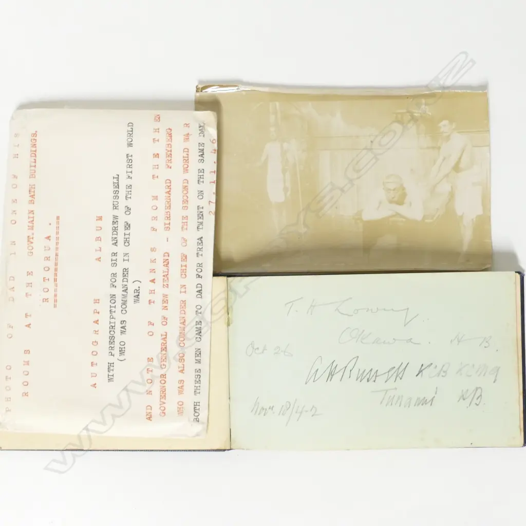 A 1930s/40s autograph album Image 1++