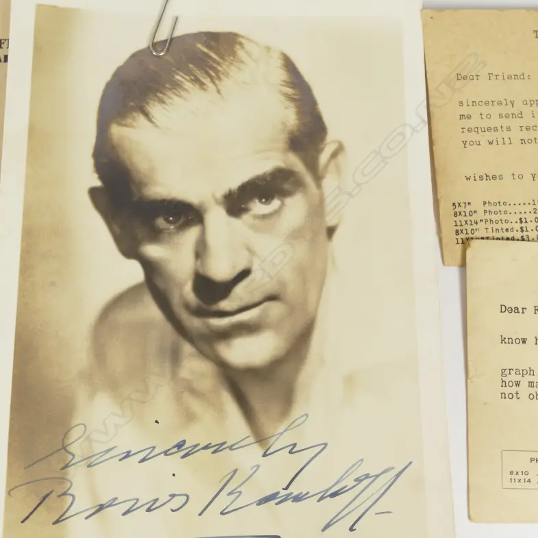 A collection of signed 1930s Hollywood movie star photos Image 1++