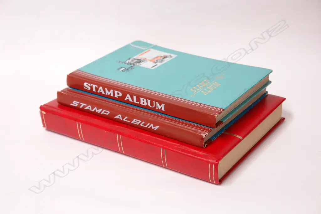 Three albums of Chinese and other Asian stamps Image 1++