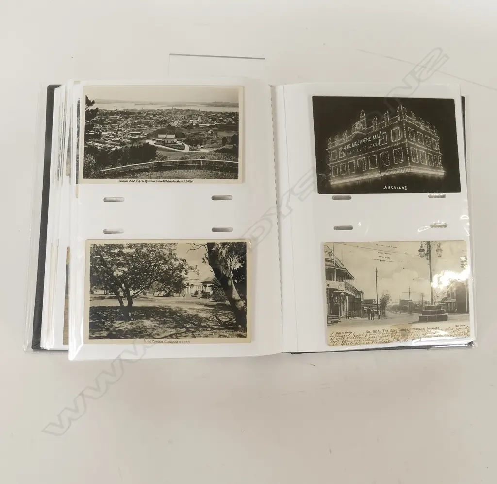 A collection of 200 N.Z. postcards Image 1++