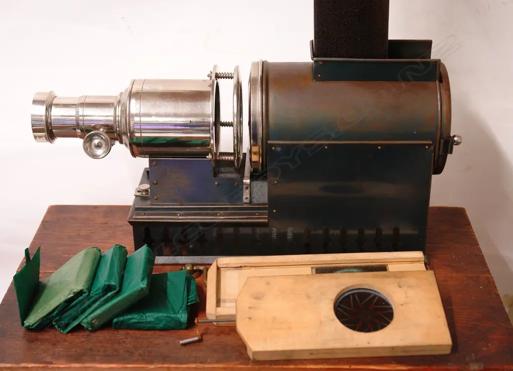 A rare Jean Schoenner 16½" German magic lantern Image 1++