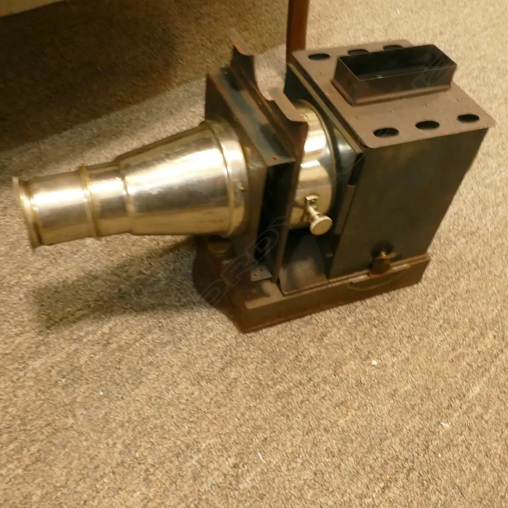 A vintage tin and chrome magic lantern Image 1++