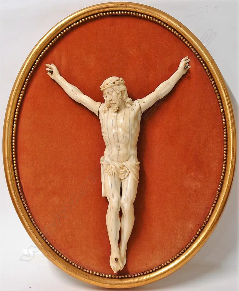 A quality 17thC Flemish carved ivory Christ figure Image 1++