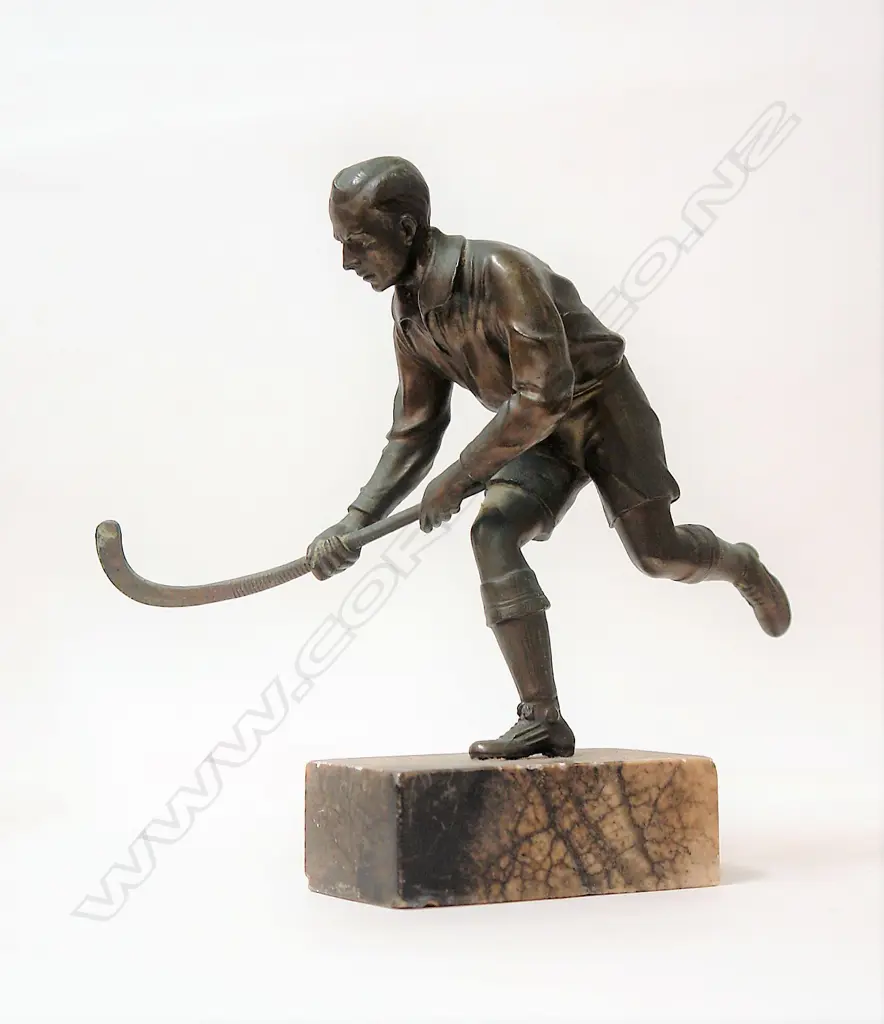 An Art Deco spelter figure of a hockey player Image 1++