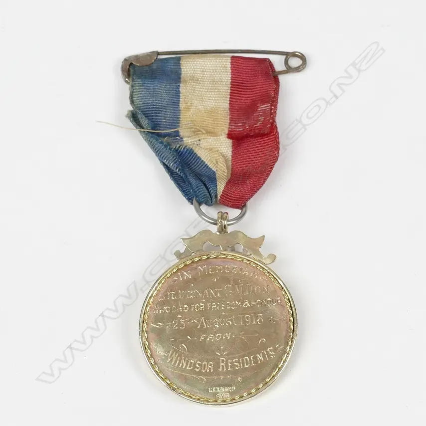 A scarce WW1 9ct. tribute medal Image 1++