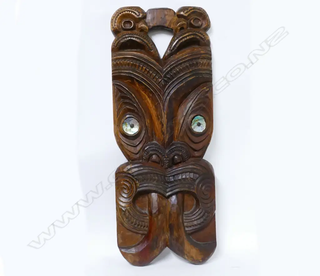 A large Maori carved wheku mask Image 1++