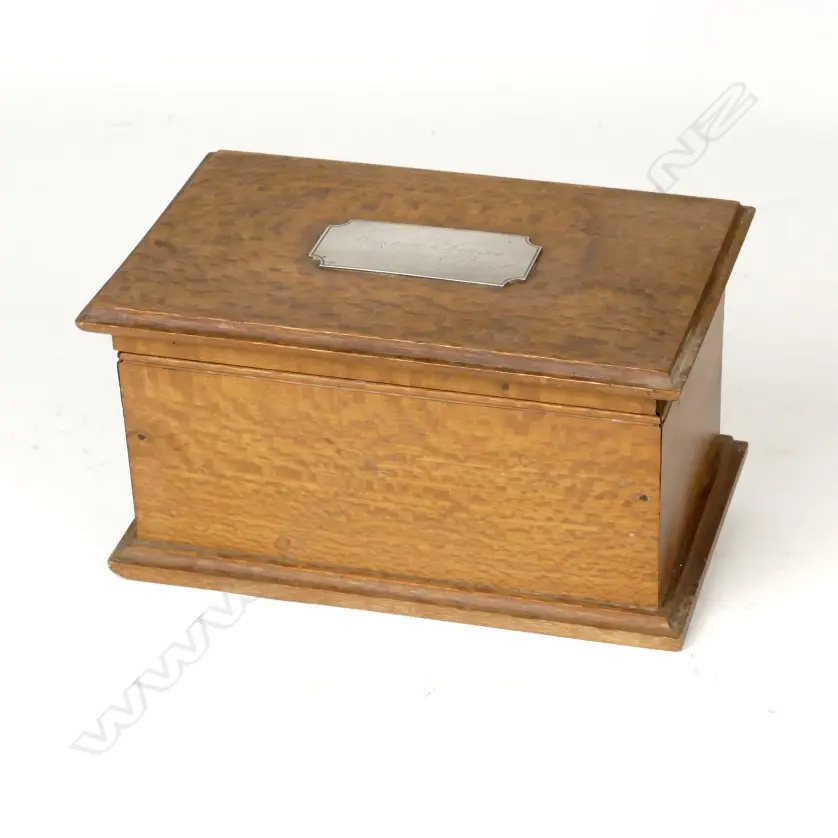 An early 1900s rewarewa timber box Image 1++