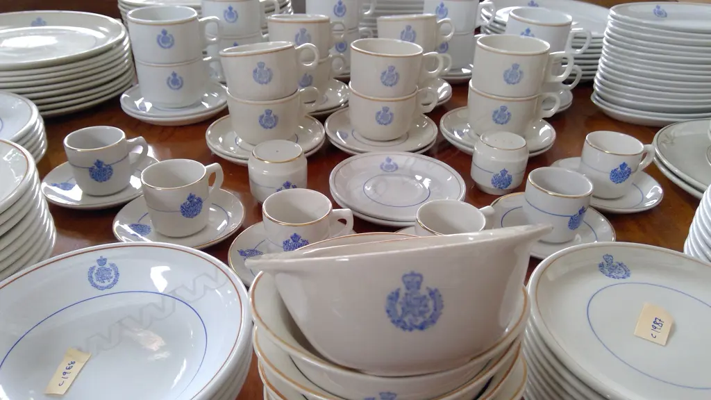 150 plus piece collection of RNZAF crested Crown Lynn crockery Image 1++