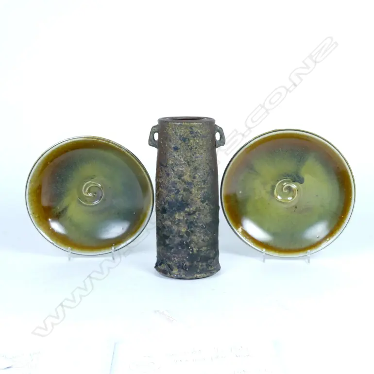 An Australian anagama fired vase Image 1++