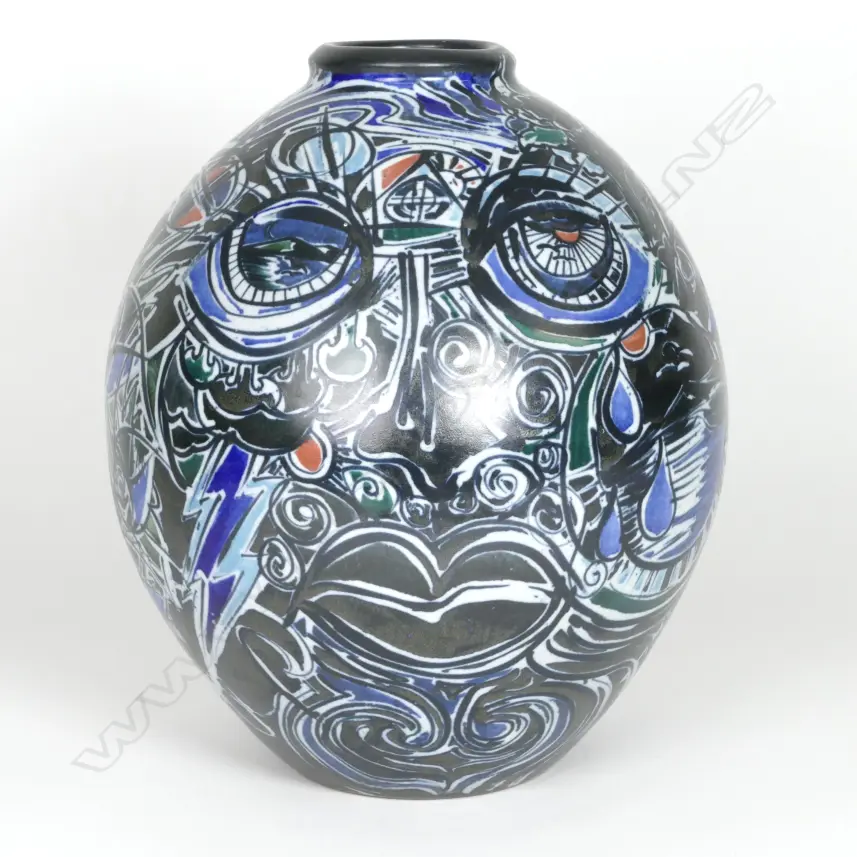 John Sweden jar 'The Tears of Papatuanuku' Image 1++