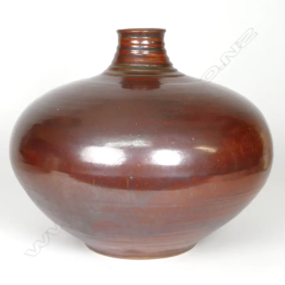 Ray Rogers large squat floor pot Image 1++