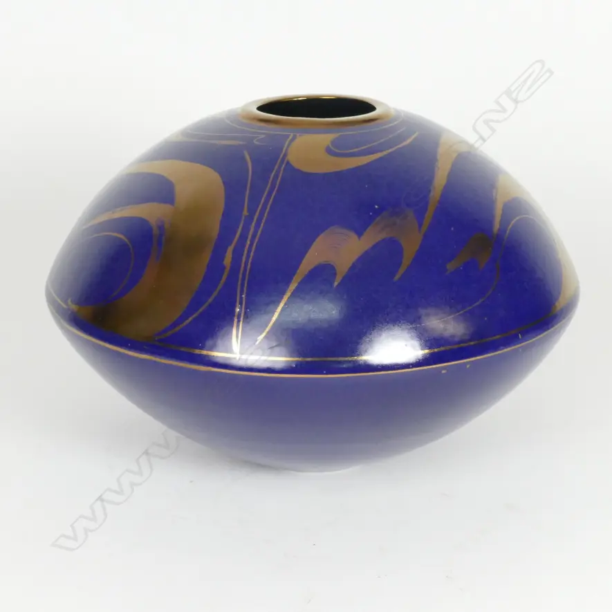 Peter Collis large squat floor pot Image 1++