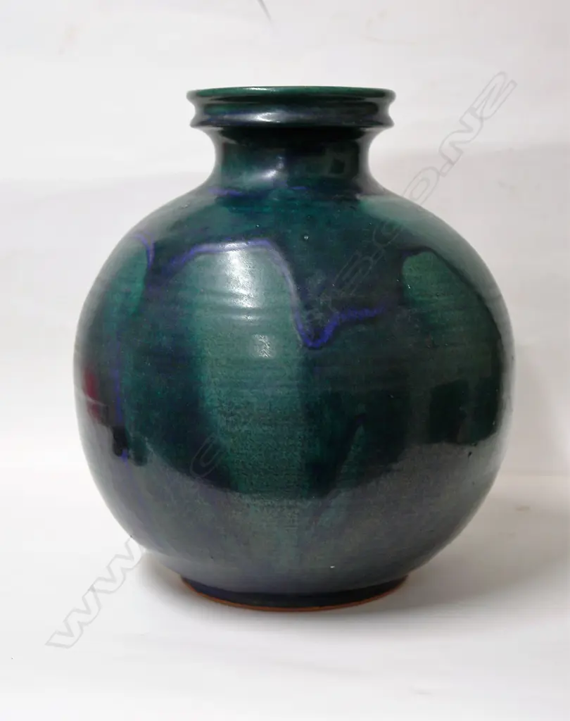 A large Graeme Storm vase Image 1++