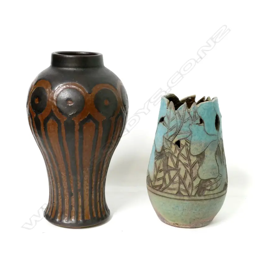 Two Graeme Storm vases Image 1++
