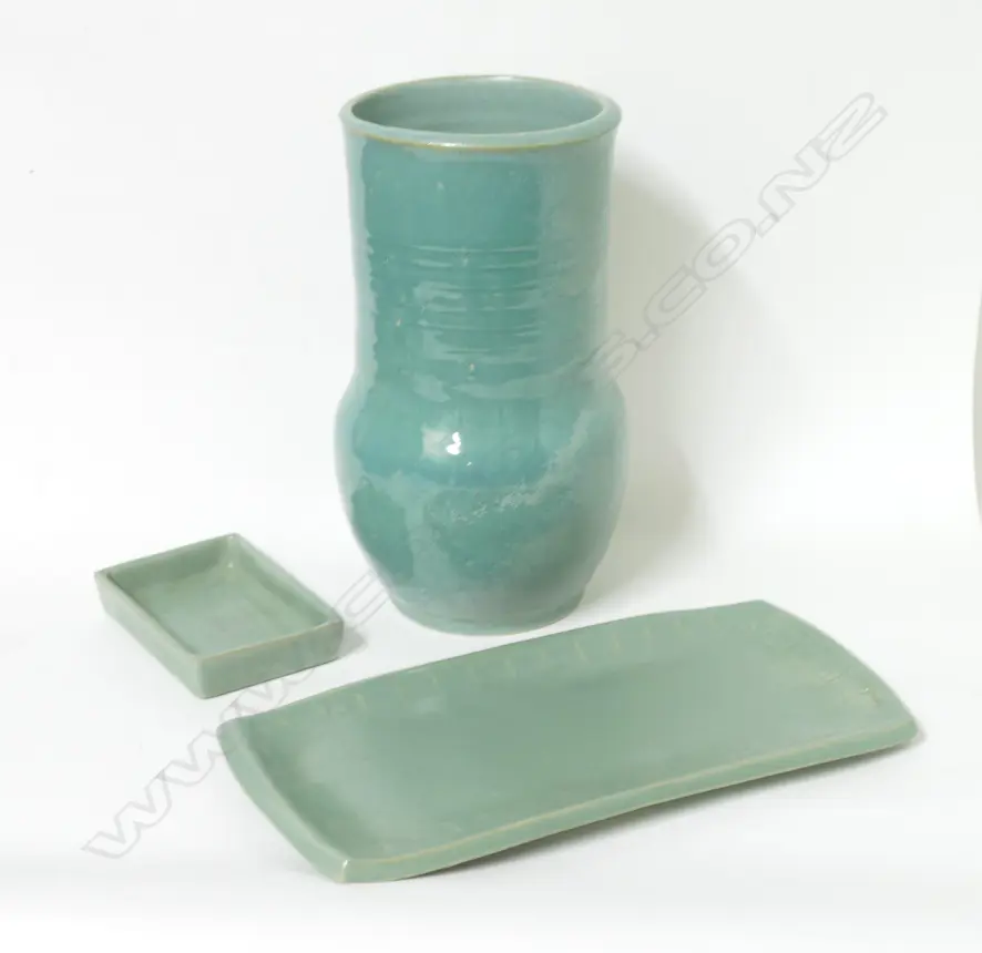 Three Olive Jones pottery pieces Image 1++