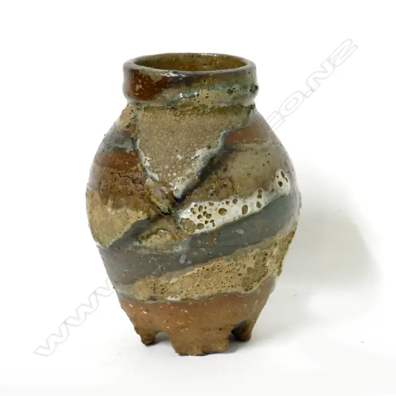 A Patricia Perrin pottery vase Image 1++