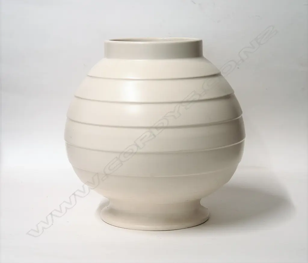 A large Crown Lynn hand-potted vase Image 1++