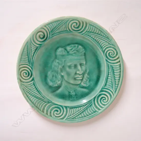 A Crown Lynn Wharetana wall plate (plaque) 'Puhi Urutapu Tamahine'