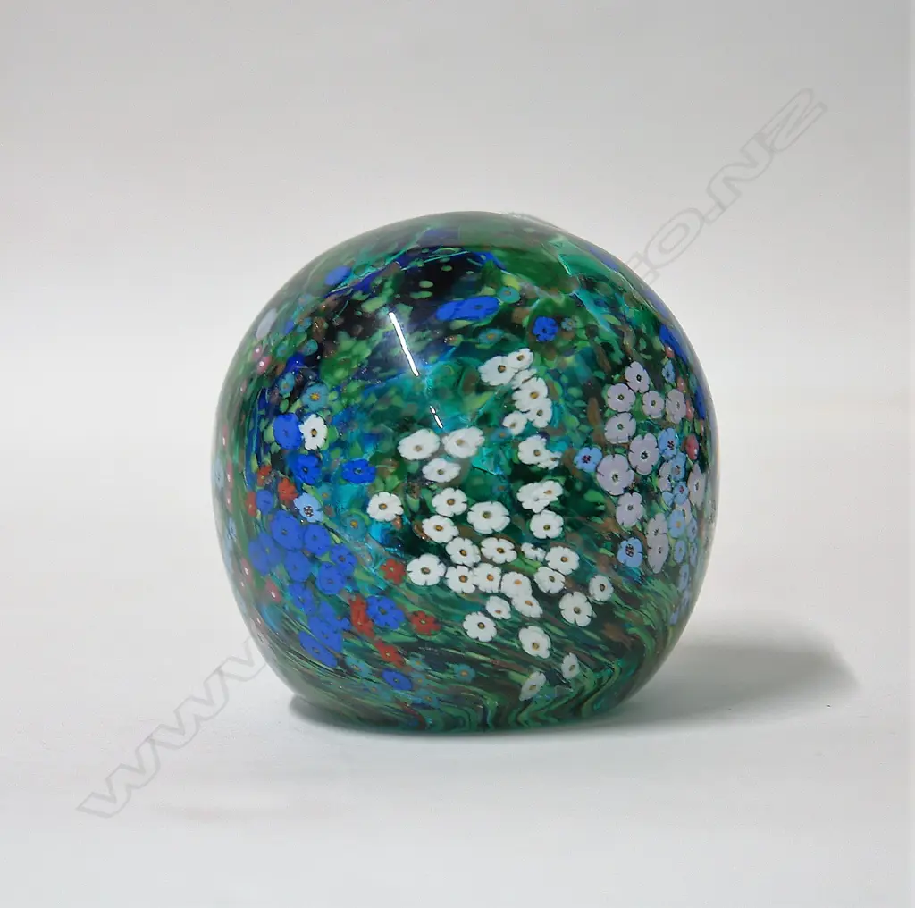 Peter Raos Garden Series art glass paperweight Image 1++