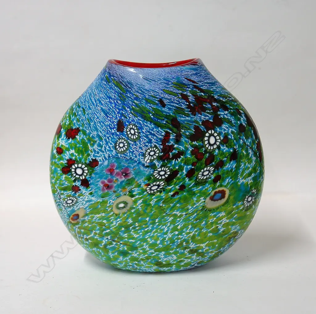 A Garry Nash Art Glass 'Garden Series' vase Image 1++